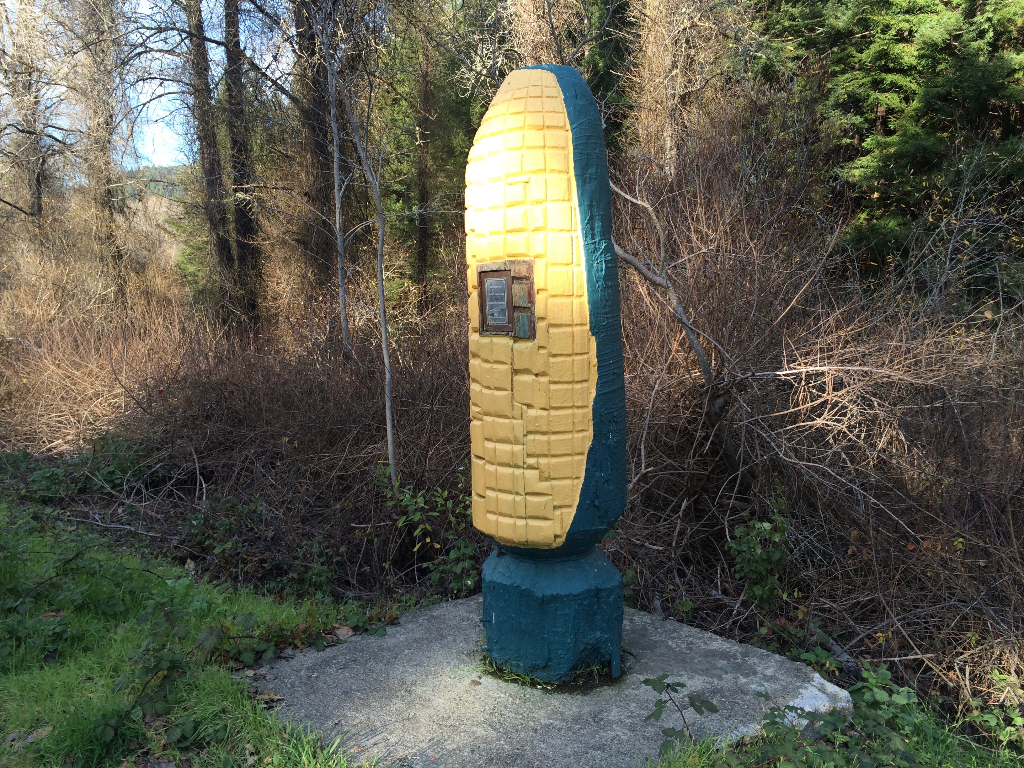 weird roadside attractions big corn monument california